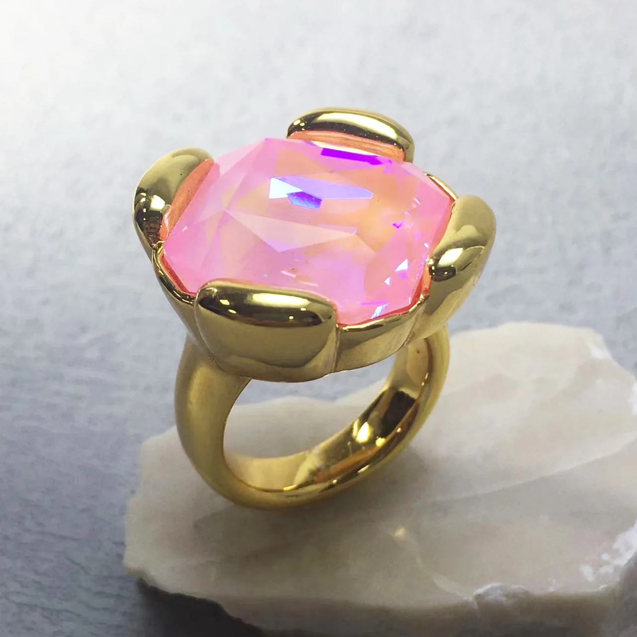 Spain noble socialite style colorful quadrilateral 18mm crystal ring women's accessories give friends banquet gifts
Spain noble socialite style colorful quadrilateral 18mm crystal ring women's accessories give friends banquet gifts