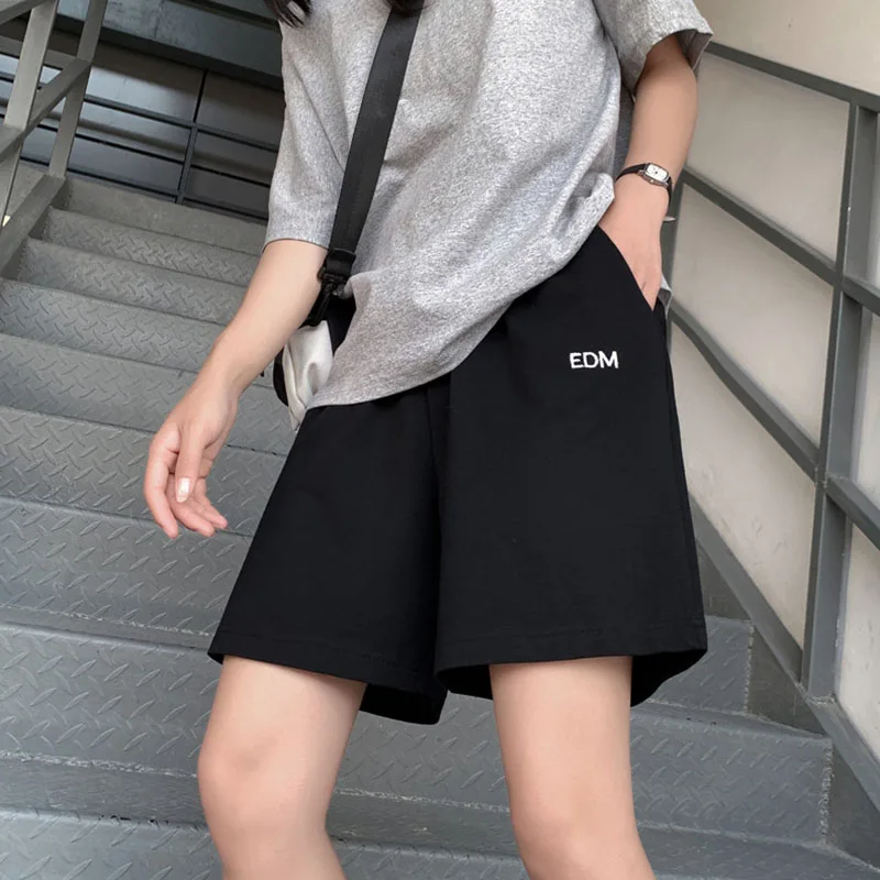 Harajuku Letter Embroidery Shorts for Women Summer Casual Loose Sports Short Pants Vintage Street Elastic Waist Wide Leg Shorts
Harajuku Letter Embroidery Shorts for Women Summer Casual Loose Sports Short Pants Vintage Street Elastic Waist Wide Leg Shorts