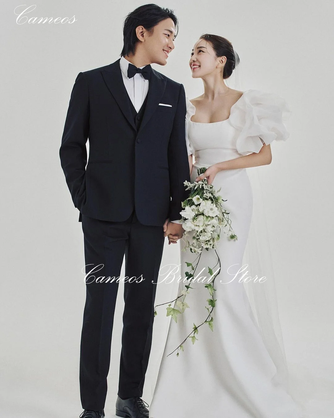 SONDR Korea Square Collar Wedding Dress Custom Made Formal Bride Dress Ivory 웨딩드레스 Mermaid Ruffles Satin Wedding Gown Bridal
SONDR Korea Square Collar Wedding Dress Custom Made Formal Bride Dress Ivory 웨딩드레스 Mermaid Ruffles Satin Wedding Gown Bridal