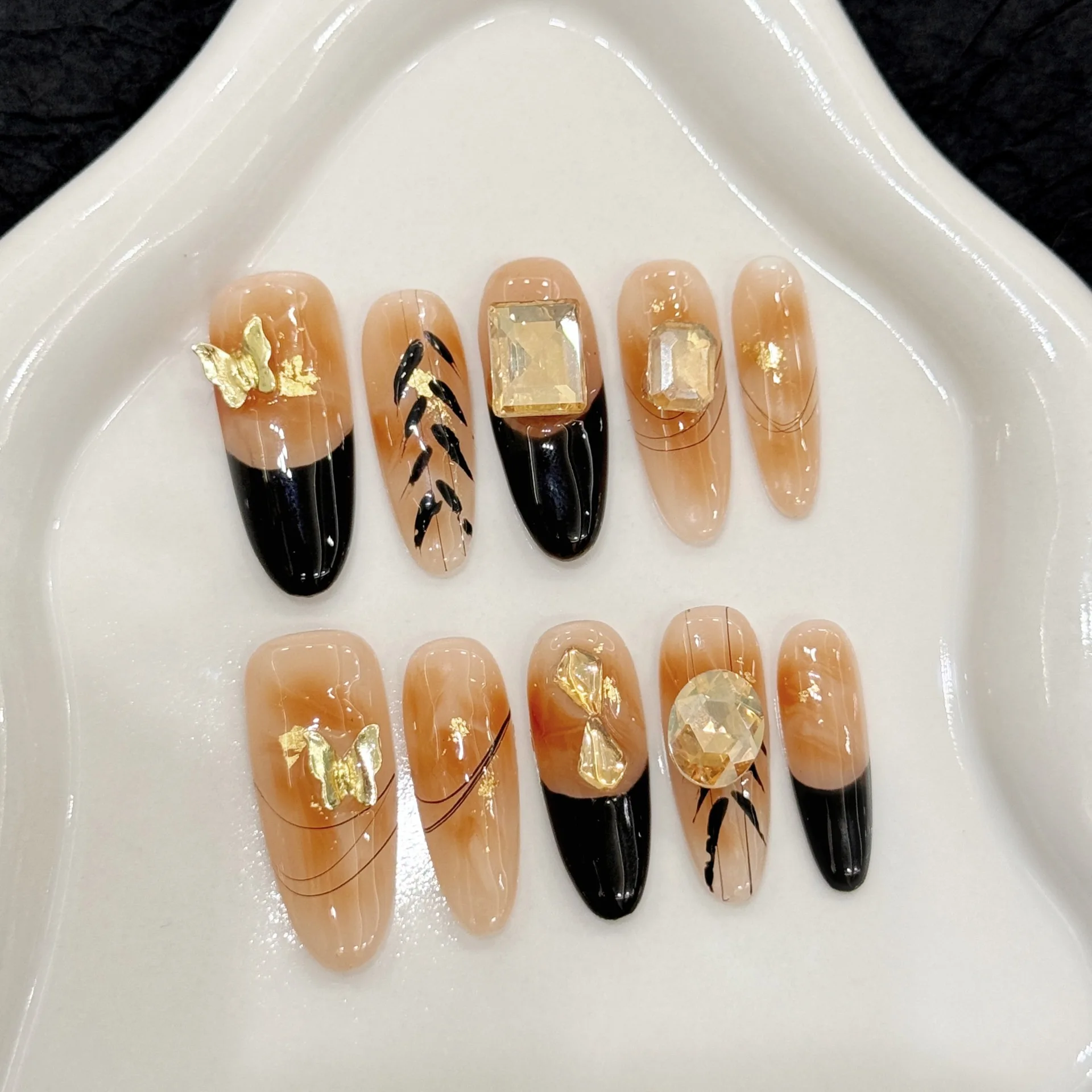 10 PCS Handmade almond-shaped nails Black French Gold 3D Butterfly Rhinestone art nails suitable for Party Delicate 
10 PCS Handmade almond-shaped nails Black French Gold 3D Butterfly Rhinestone art nails suitable for Party Delicate