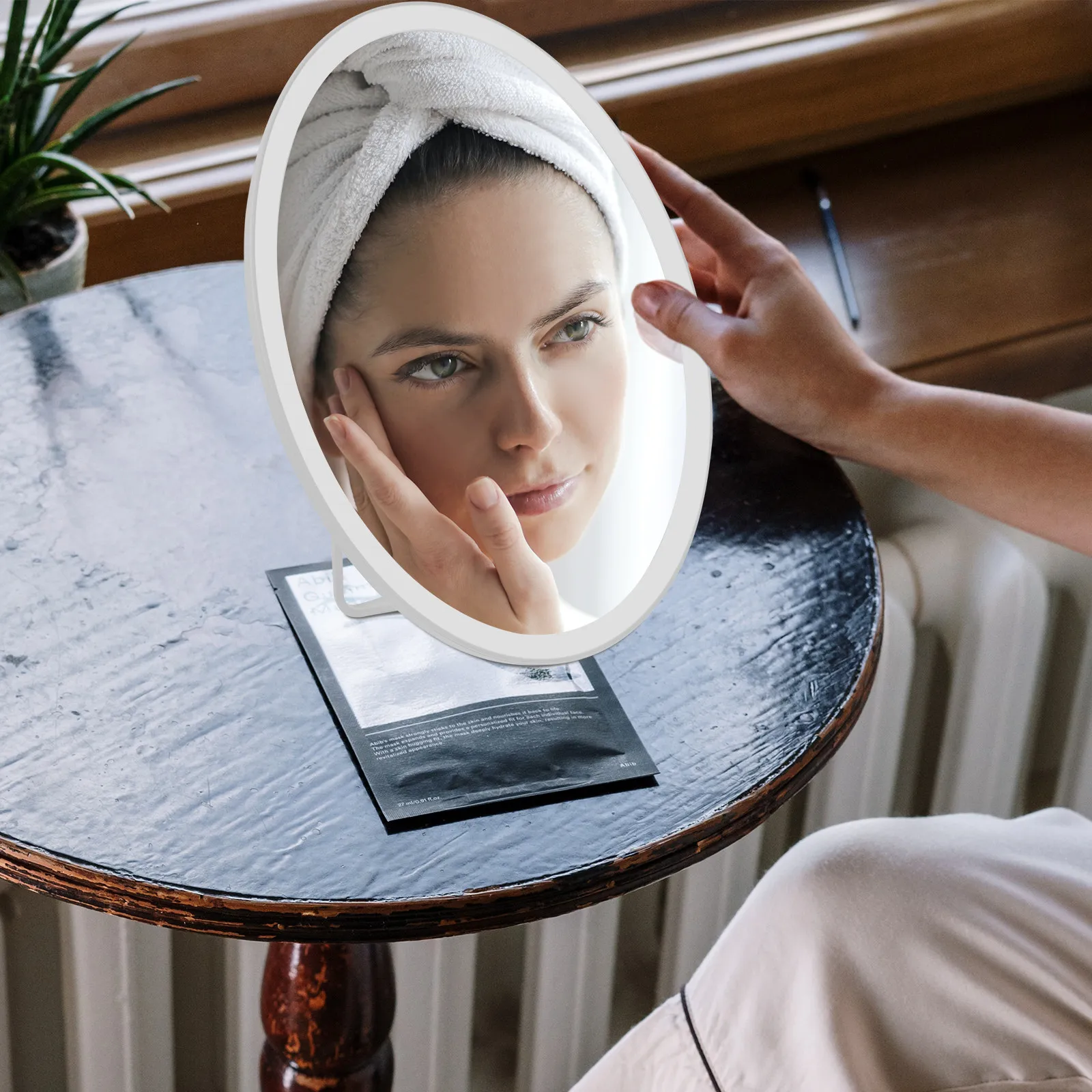 1Set LED Makeup Mirror Desktop Touch Control Standing Mirror High Definition Stable Base Compact for Daily Beauty Use
1Set LED Makeup Mirror Desktop Touch Control Standing Mirror High Definition Stable Base Compact for Daily Beauty Use