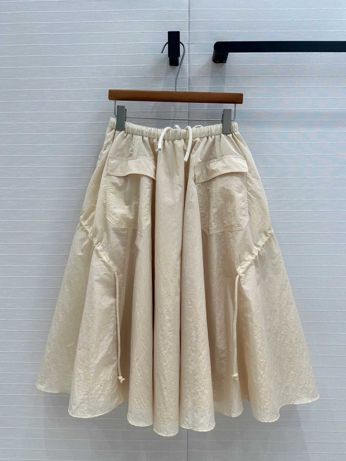 25 New Nylon Long Skirt Workwear, Pocket Drawstring Decorative Umbrella Skirt, Customized Upper Body Slimming And Versatile
25 New Nylon Long Skirt Workwear, Pocket Drawstring Decorative Umbrella Skirt, Customized Upper Body Slimming And Versatile