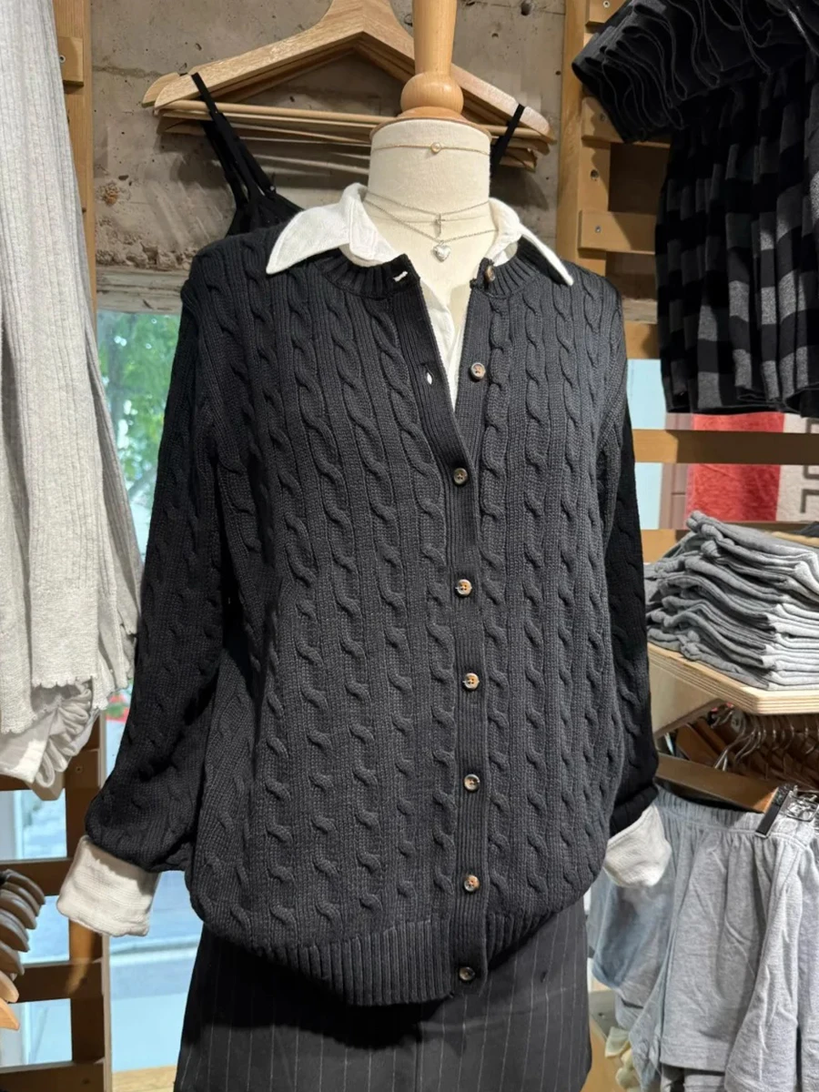 Autumn New Black Knit Twist Sweater Coat Women Casual Slim Cotton O-neck Button Casual Jumper Tops Preppy Style Chic Cardigan
Autumn New Black Knit Twist Sweater Coat Women Casual Slim Cotton O-neck Button Casual Jumper Tops Preppy Style Chic Cardigan