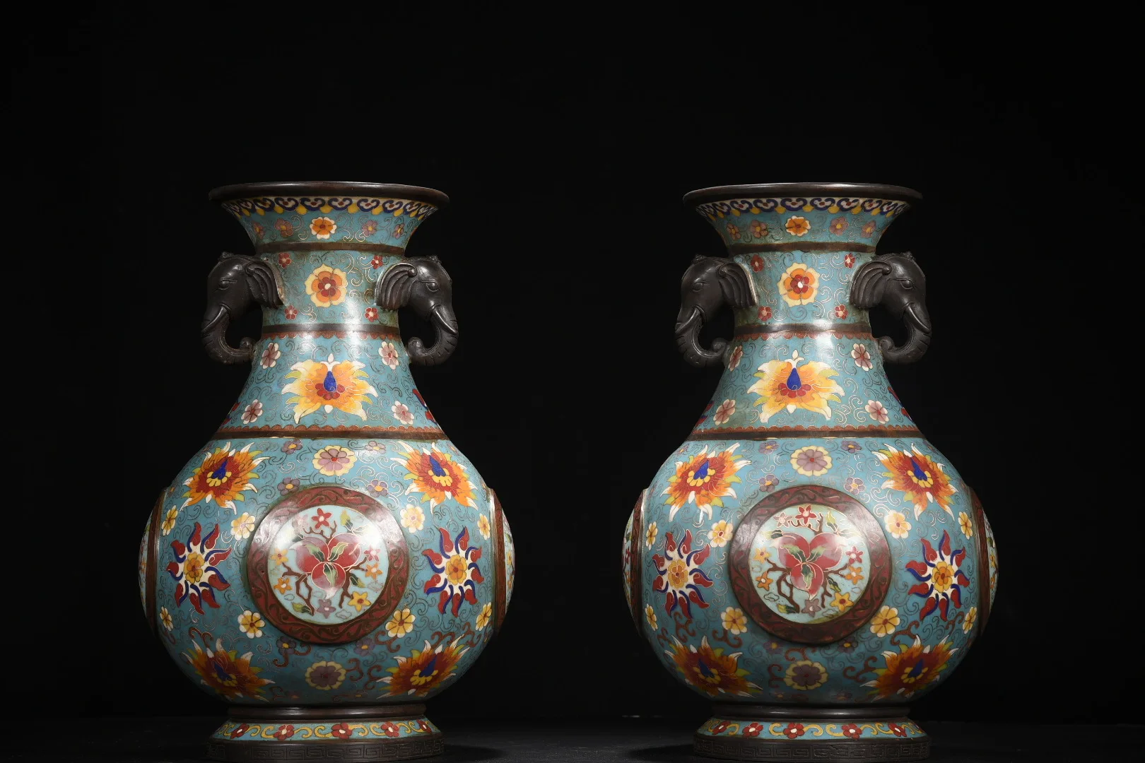 Old Bronze Cloisonne Enamel Flower Texture Elephant Trunk Ear Bottle Big Belly Vase A Pair Amass Wealth Ornaments
Old Bronze Cloisonne Enamel Flower Texture Elephant Trunk Ear Bottle Big Belly Vase A Pair Amass Wealth Ornaments