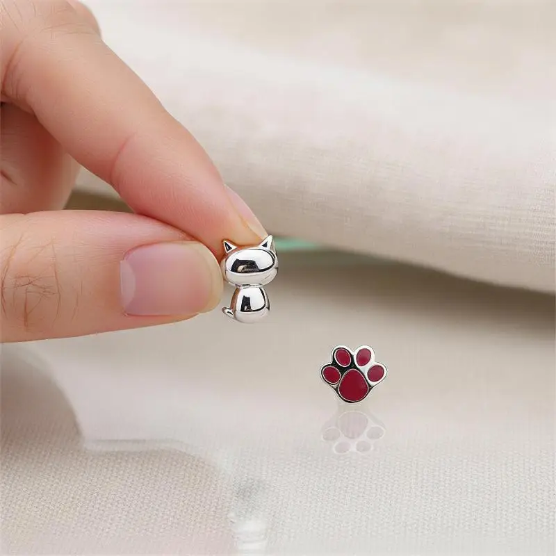 925 Silver Hypoallergenic Cat Claw Stud Earrings Creative Asymmetrical Epoxy Design Women Jewelry for Wedding Guest Wear
925 Silver Hypoallergenic Cat Claw Stud Earrings Creative Asymmetrical Epoxy Design Women Jewelry for Wedding Guest Wear