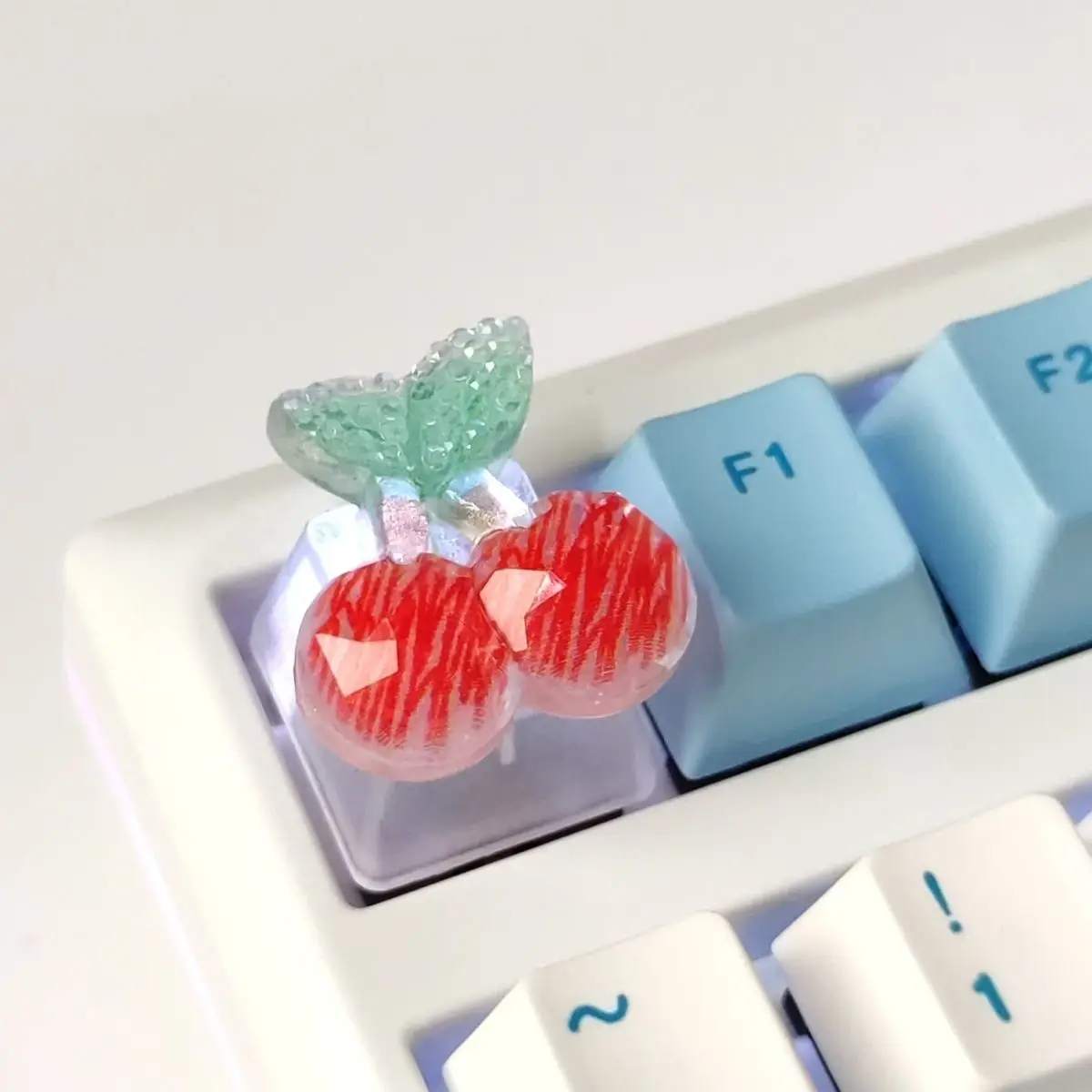 Cartoon red cherry faceted mechanical keyboard personalized keycap fog transparent light transmission R4 height
Cartoon red cherry faceted mechanical keyboard personalized keycap fog transparent light transmission R4 height