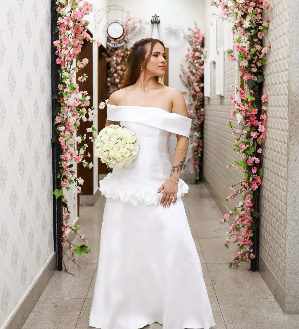 Customized Exquisite Elegant White Handmade Flower Pleat Ruched A-line Off-the-shoulder Floor-Length Evening Dresses
Customized Exquisite Elegant White Handmade Flower Pleat Ruched A-line Off-the-shoulder Floor-Length Evening Dresses