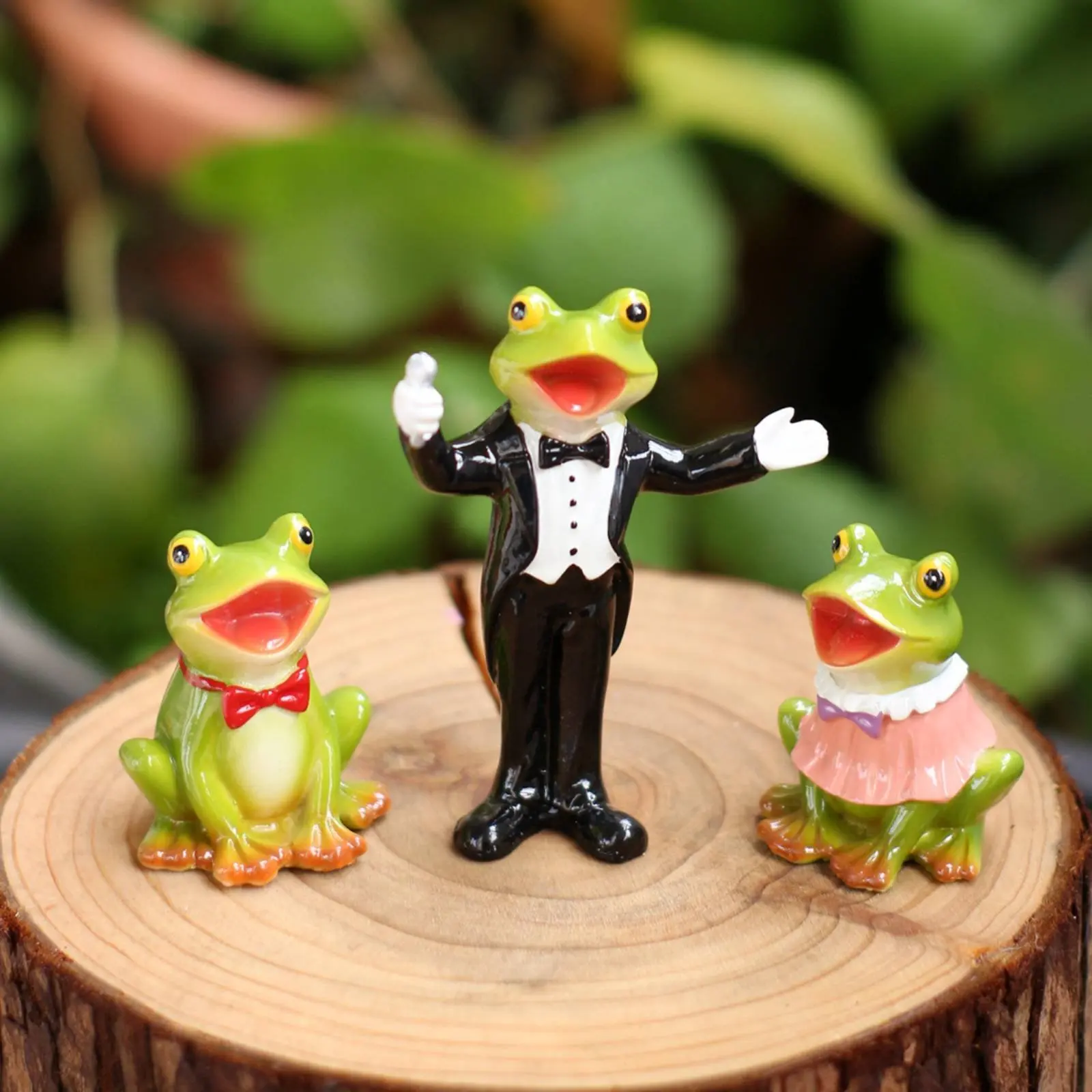 3Pcs Frog Choir Statue Cute Japanese Healing Small Decoration Frog Figurine Set Cute Creature Decor for Bonsai Patio Garden
3Pcs Frog Choir Statue Cute Japanese Healing Small Decoration Frog Figurine Set Cute Creature Decor for Bonsai Patio Garden
