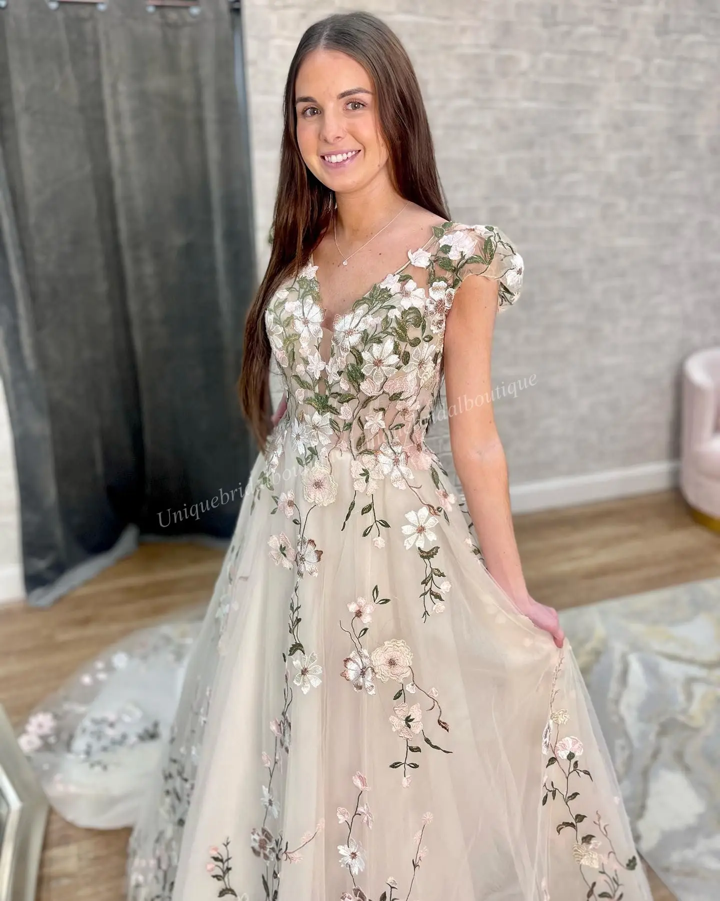 Colorful Embroidered Lace Wedding Dress Cap Sleeve Plunging V-Neck Vestidos Novia Beach Garden Castle Outdoor Boho Bride Robe De
Colorful Embroidered Lace Wedding Dress Cap Sleeve Plunging V-Neck Vestidos Novia Beach Garden Castle Outdoor Boho Bride Robe De