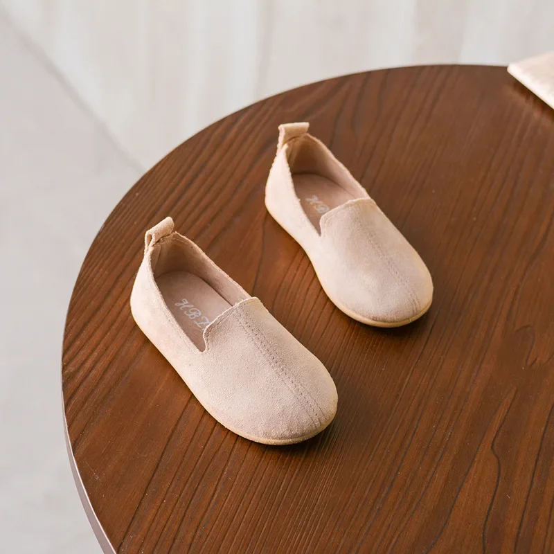 2025 г., детская обувь на плоской подошве, новая простая повседневная обувь ярких цветов, лоферы, легкие кожаные туфли без шнуровки на плоской подошве для мальчиков и девочек, размеры 22–3
2025 г., детская обувь на плоской подошве, новая простая повседневная обувь ярких цветов, лоферы, легкие кожаные туфли без шнуровки на плоской подошве для мальчиков и девочек, размеры 22–3