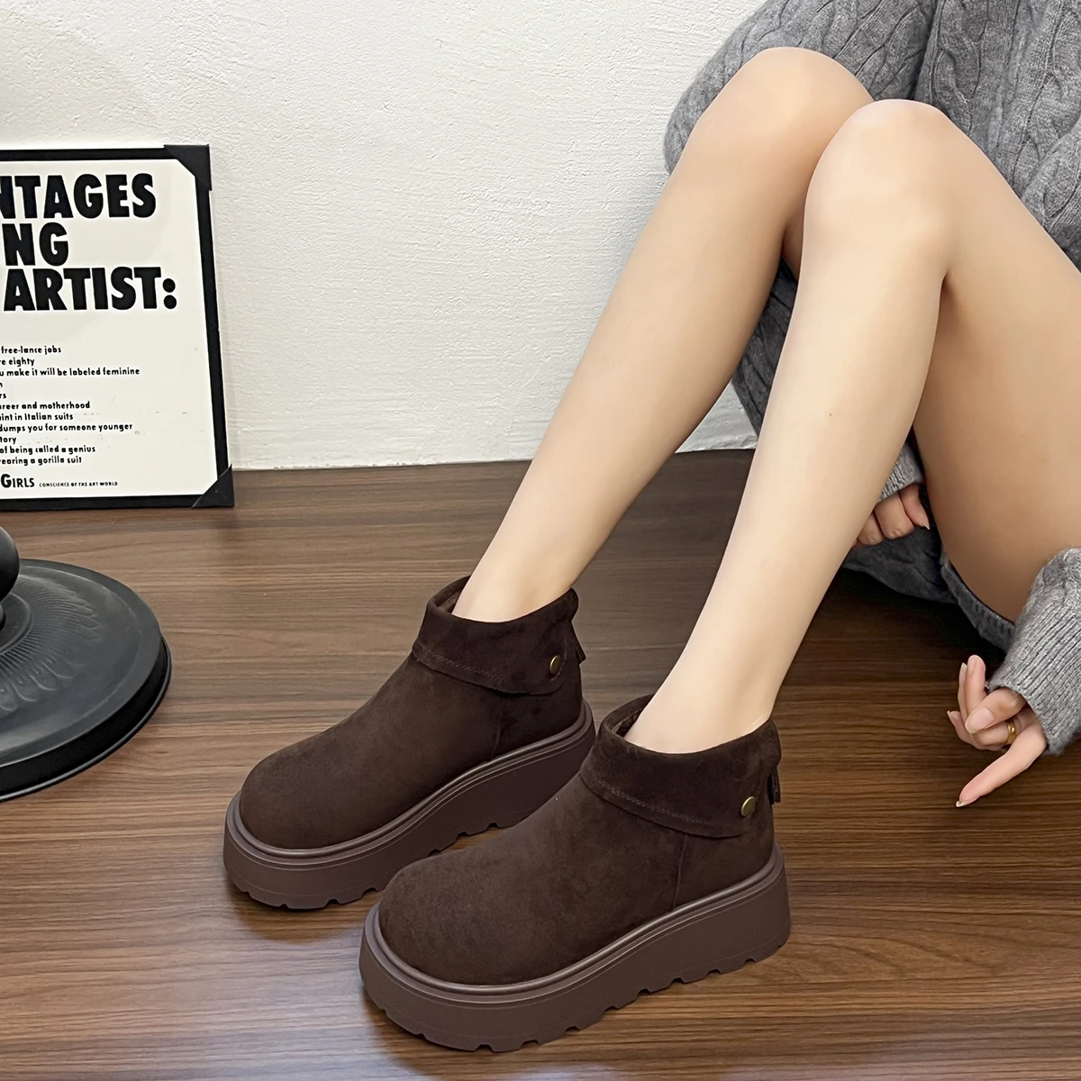 Зимние зимние ботинки на толстой подошве с флисовой подкладкой, женские повседневные короткие ботинки, теплая плюшевая резиновая подошва, ботинки в корейском стиле с круглым носком
Зимние зимние ботинки на толстой подошве с флисовой подкладкой, женские повседневные короткие ботинки, теплая плюшевая резиновая подошва, ботинки в корейском стиле с круглым носком