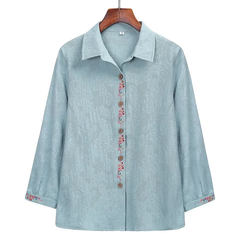 Женская светло-голубая блузка с цветочной вышивкой, на пуговицах, с отложным воротником, длинными рукавами, текстурированная, для женщин среднего возраста
Женская светло-голубая блузка с цветочной вышивкой, на пуговицах, с отложным воротником, длинными рукавами, текстурированная, для женщин среднего возраста