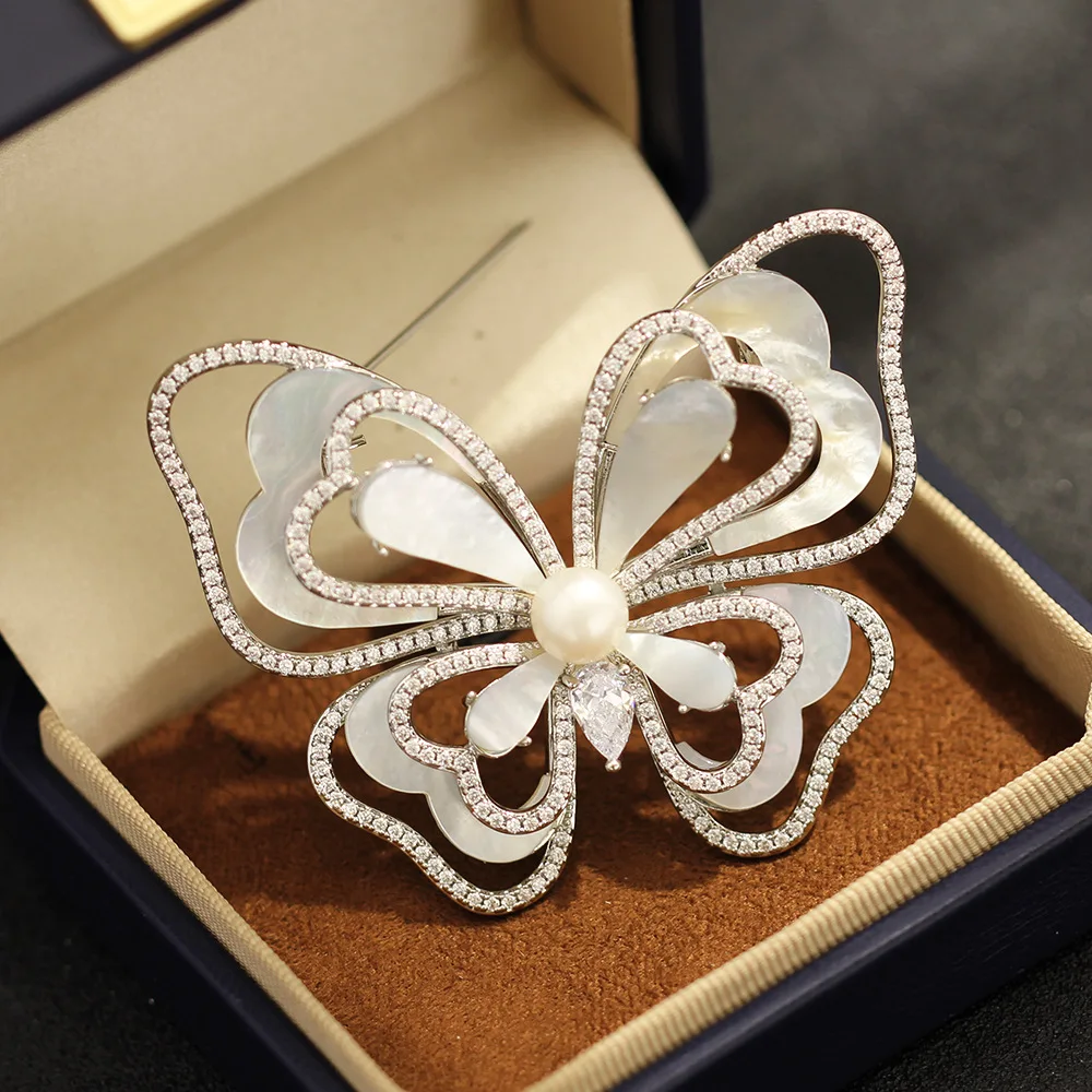 European Luxury Butterfly Brooch Natural Mother of Pearl Double Layer Large Pearl Lapel Pin for Coat
European Luxury Butterfly Brooch Natural Mother of Pearl Double Layer Large Pearl Lapel Pin for Coat