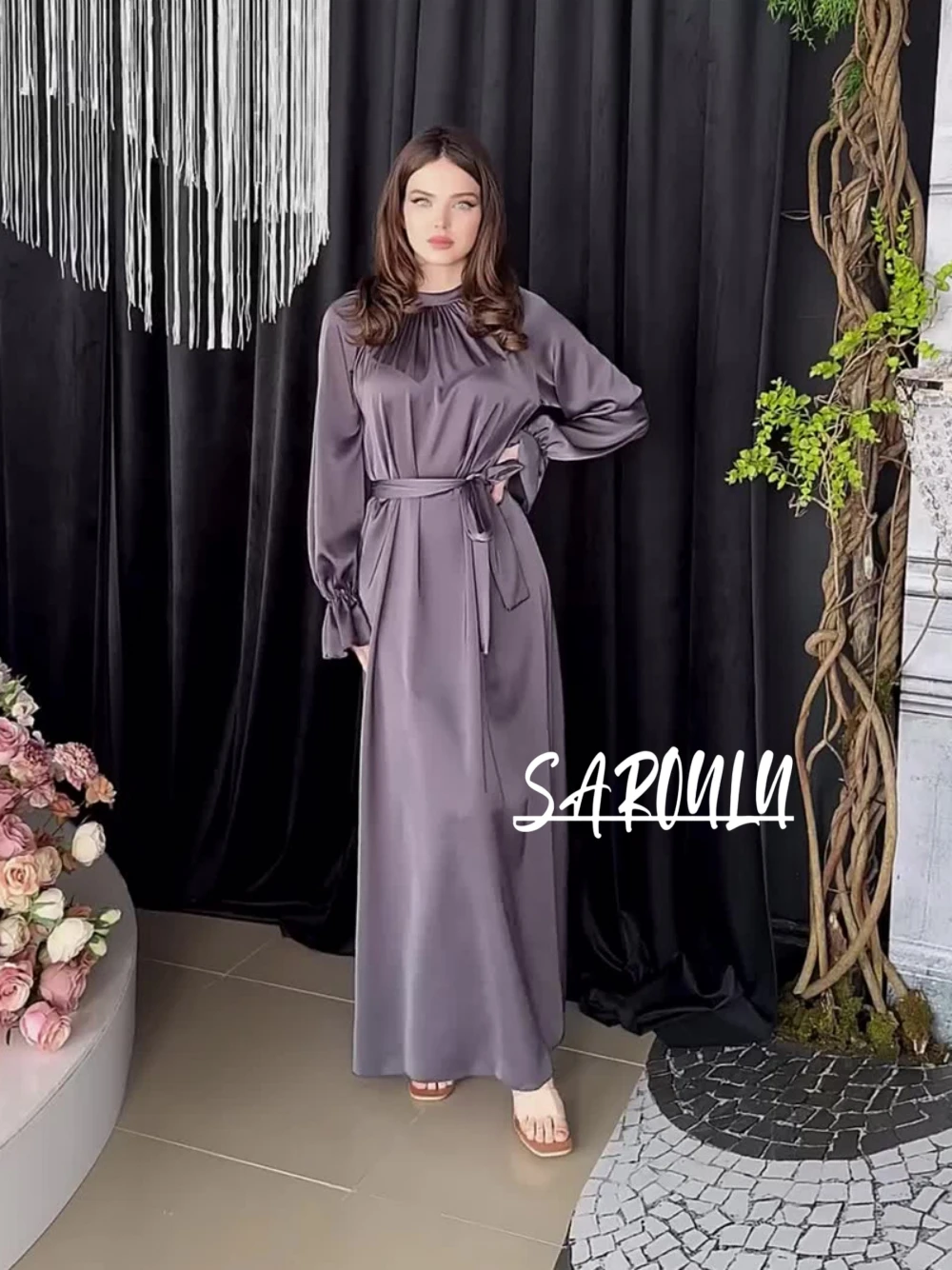 Flowy Satin High Neck Evening Dress With Belt Classic Solid Color Timeless Arabic Robe Party Graceful Long Sleeves Formal Gown
Flowy Satin High Neck Evening Dress With Belt Classic Solid Color Timeless Arabic Robe Party Graceful Long Sleeves Formal Gown