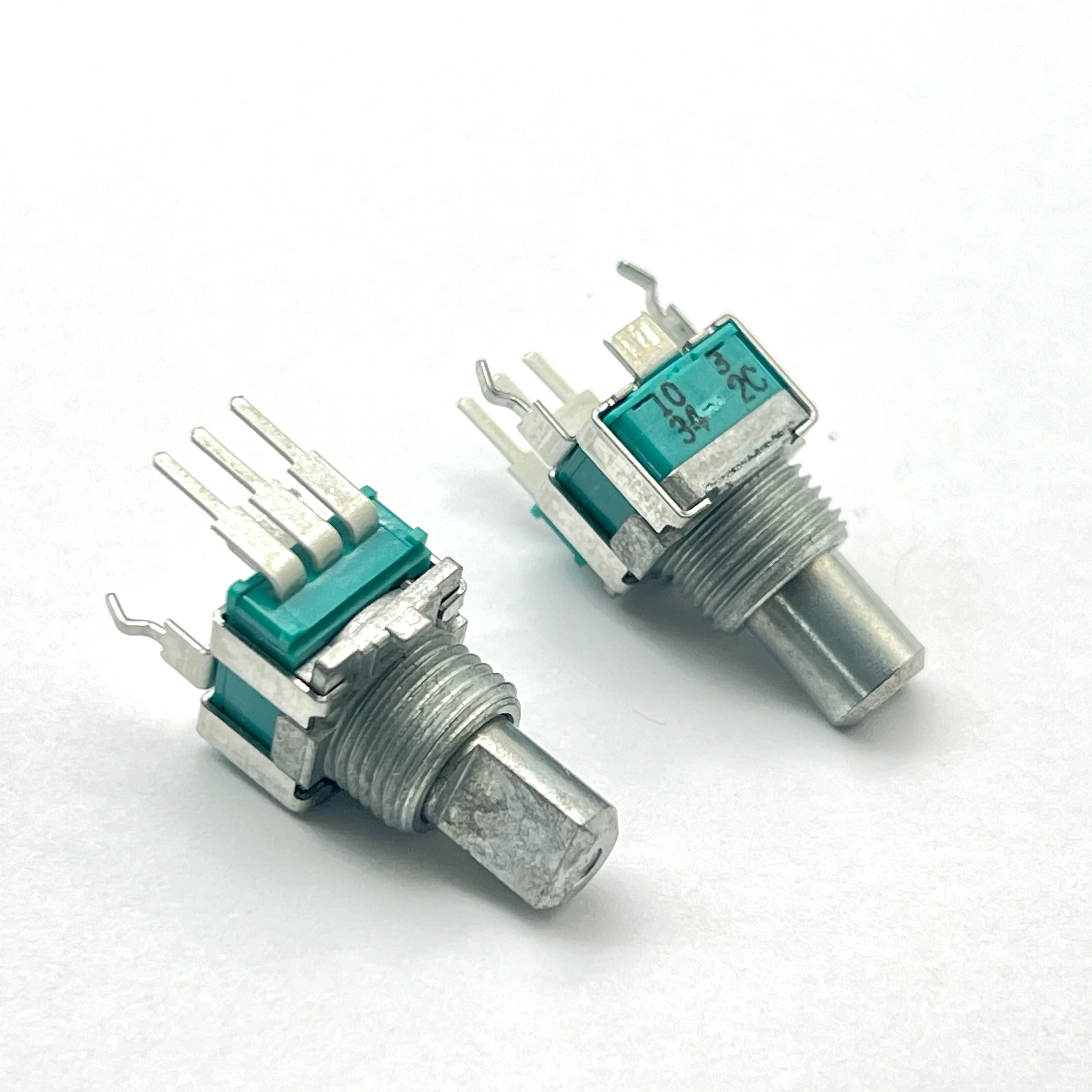 2 PCS Japanese ALPS Precision Rotary Potentiometer 103 RK09L1140C3L with a handle length of 13mm and no midpoint
2 PCS Japanese ALPS Precision Rotary Potentiometer 103 RK09L1140C3L with a handle length of 13mm and no midpoint