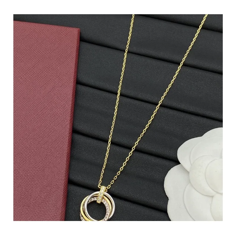New Inlaid with Diamonds, Double Ring Earrings, Women's High-end Light Luxury Diamond-inlaid Necklace Set
New Inlaid with Diamonds, Double Ring Earrings, Women's High-end Light Luxury Diamond-inlaid Necklace Set