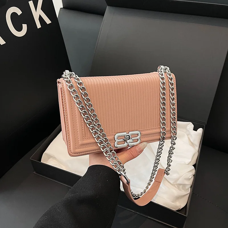 2025 Light Luxury Small Square Bag - Women's New Chain Fashion Lock, Simple Trendy Versatile Underarm Shoulder Crossbody Bag
2025 Light Luxury Small Square Bag - Women's New Chain Fashion Lock, Simple Trendy Versatile Underarm Shoulder Crossbody Bag