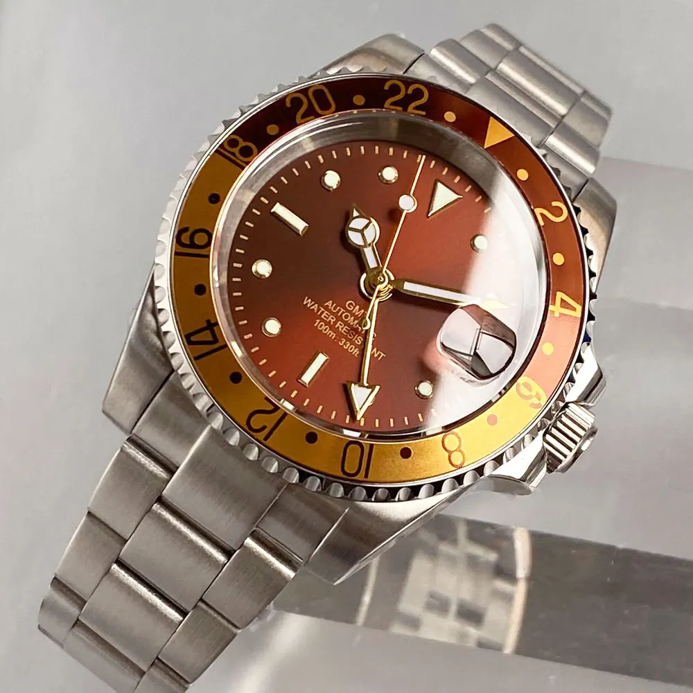 40mm Classic Red Business Golden Two Tone NH34 GMT Automatic Diving Men Watch 100m Waterproof Sapphire Glass Jubilee/ Oyster
40mm Classic Red Business Golden Two Tone NH34 GMT Automatic Diving Men Watch 100m Waterproof Sapphire Glass Jubilee/ Oyster