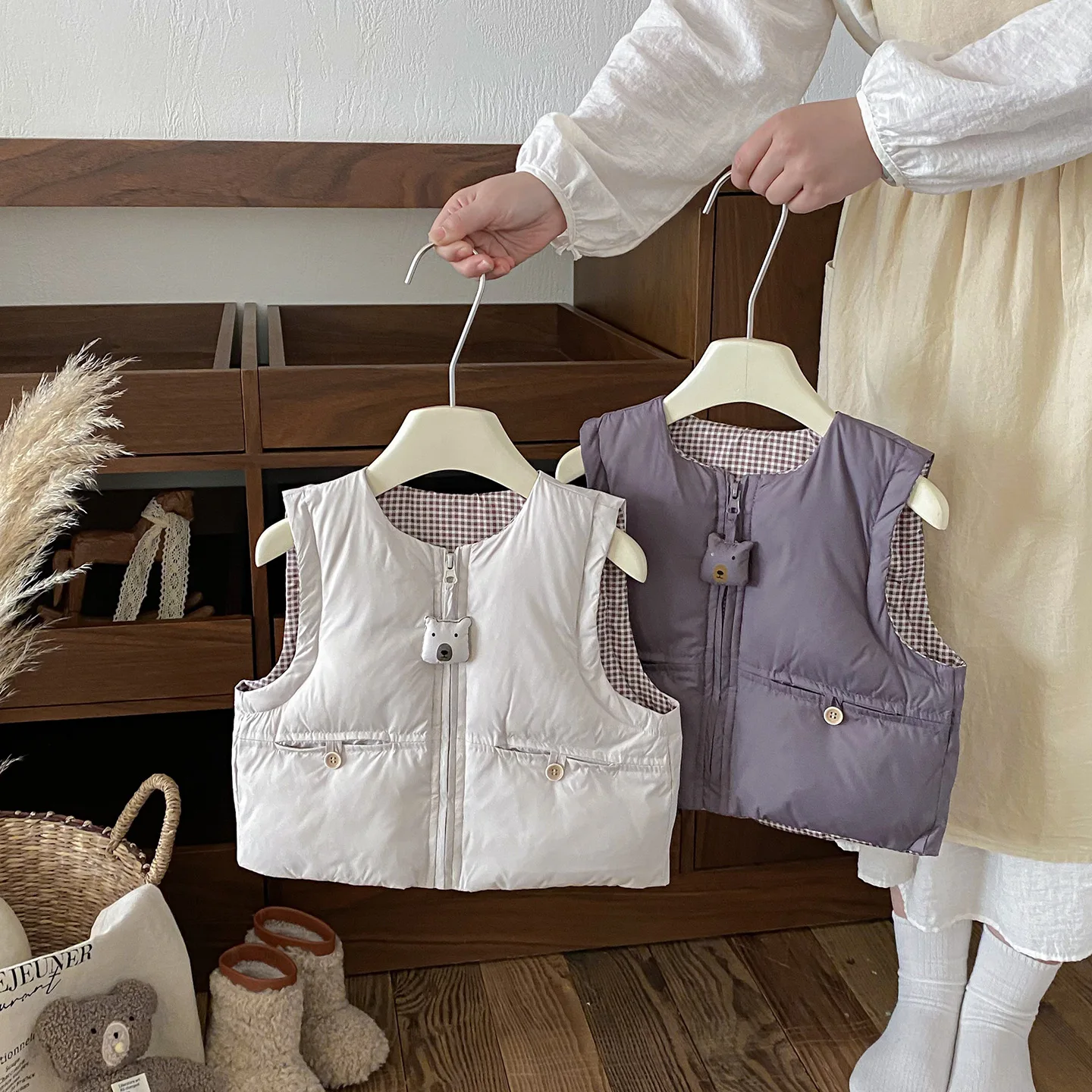 Детский жилет для маленьких девочек, коллекция 2025 года, зимний утепленный теплый жилет для маленьких девочек, корейский универсальный однотонный жилет без рукавов для детей 1–3 лет, топы для мальчиков
Детский жилет для маленьких девочек, коллекция 2025 года, зимний утепленный теплый жилет для маленьких девочек, корейский универсальный однотонный жилет без рукавов для детей 1–3 лет, топы для мальчиков
