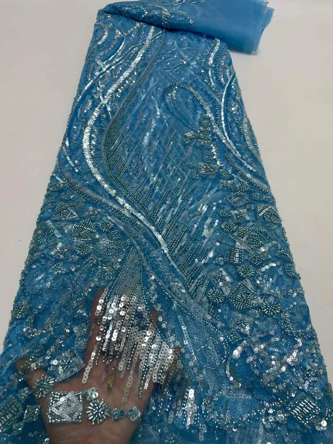 French Hot Sale Handmade Beaded 5 Yards Lace 2022 African High Quality Luxury Sequin Tulle Fabric For Wedding Bridal Prom Dress
French Hot Sale Handmade Beaded 5 Yards Lace 2022 African High Quality Luxury Sequin Tulle Fabric For Wedding Bridal Prom Dress