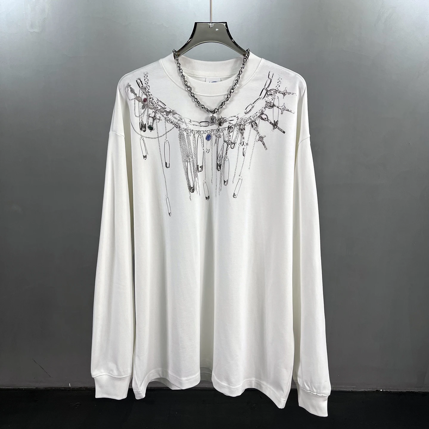 Loose Long Sleeve T-Shirt Unisex Oversize Streetwear Spring Autumn Chain Print Comfortable Cotton Casual Top for Youth
Loose Long Sleeve T-Shirt Unisex Oversize Streetwear Spring Autumn Chain Print Comfortable Cotton Casual Top for Youth