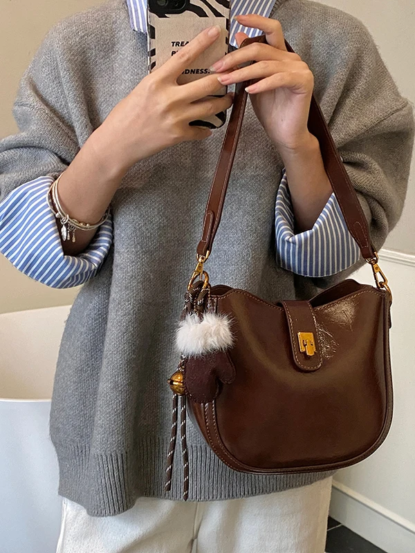 Женская седельная сумка в стиле ретро, новинка 2025, сумка через плечо f-Circle под мышками, повседневная маленькая сумка Quali, модная кожаная сумка
Женская седельная сумка в стиле ретро, новинка 2025, сумка через плечо f-Circle под мышками, повседневная маленькая сумка Quali, модная кожаная сумка