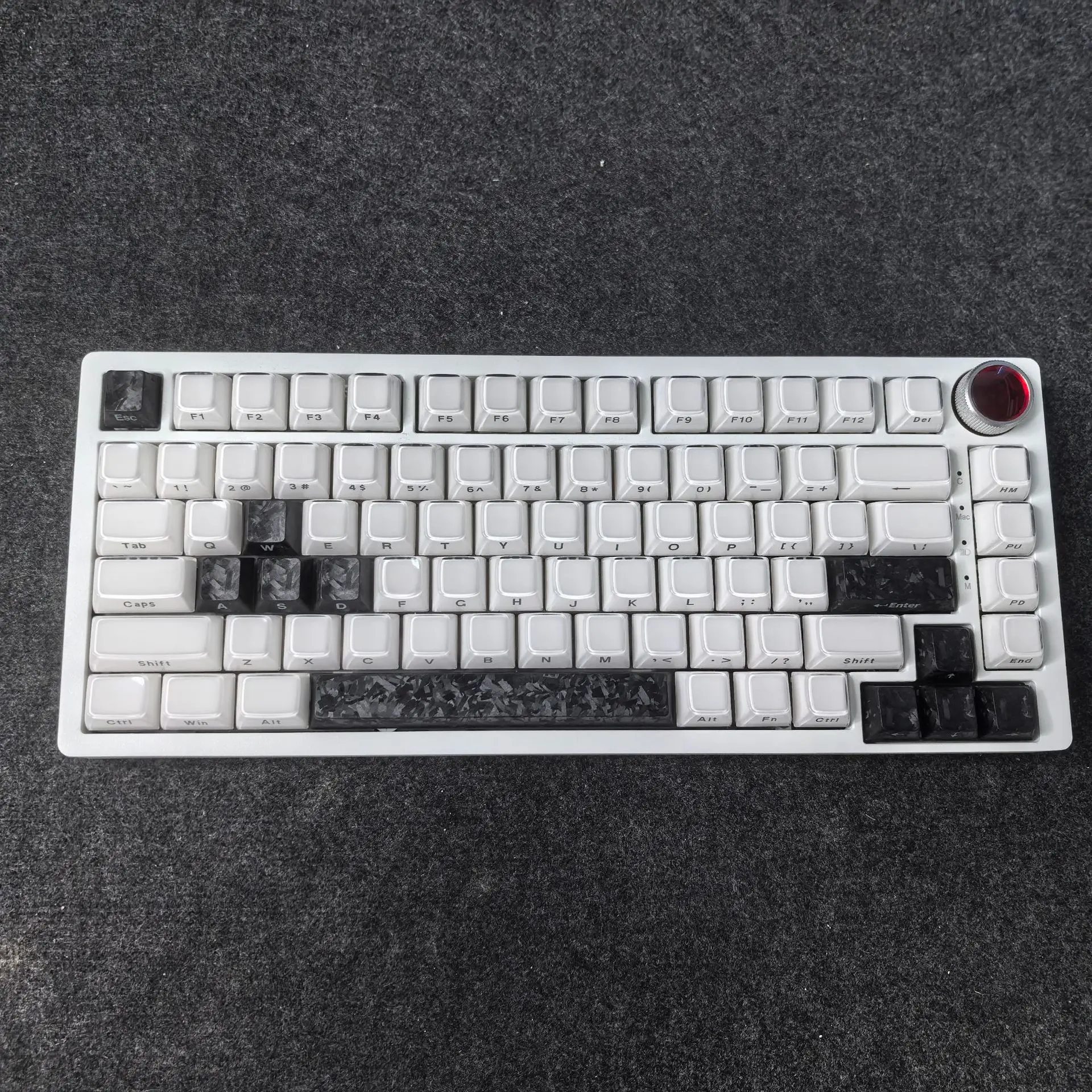 Carbon fiber keycaps personalized creative wooting mechanical keyboard custom pure carbon fiber keycaps
Carbon fiber keycaps personalized creative wooting mechanical keyboard custom pure carbon fiber keycaps