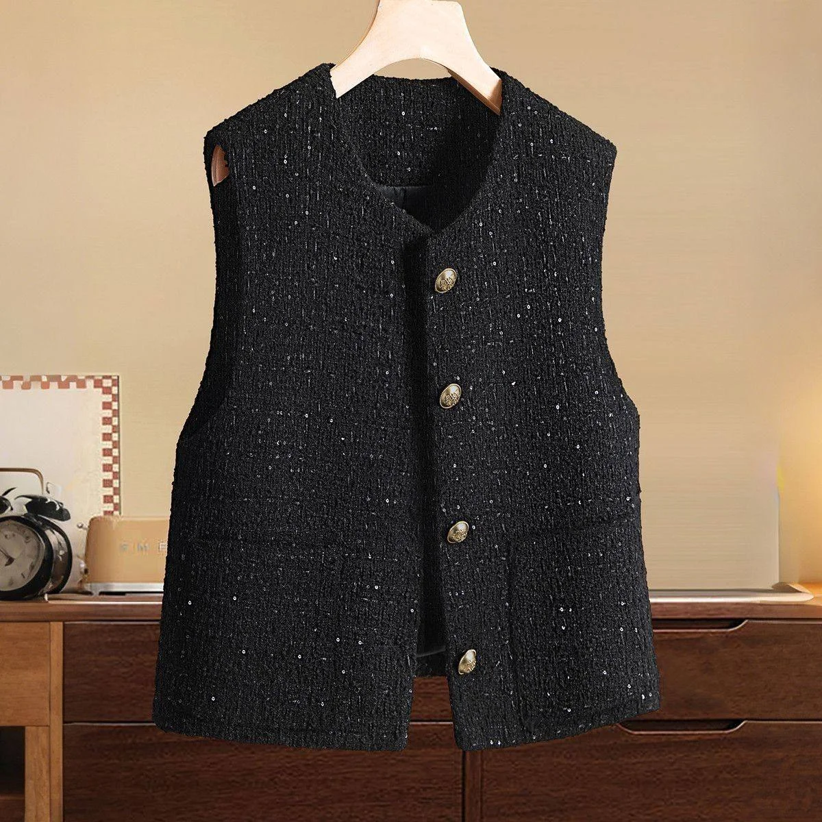 Temperament coarse Tweed Vest Jacket 2026 New Fashion High-end Sleeveless Coat Versatile Round Neck Single Breasted Top
Temperament coarse Tweed Vest Jacket 2026 New Fashion High-end Sleeveless Coat Versatile Round Neck Single Breasted Top