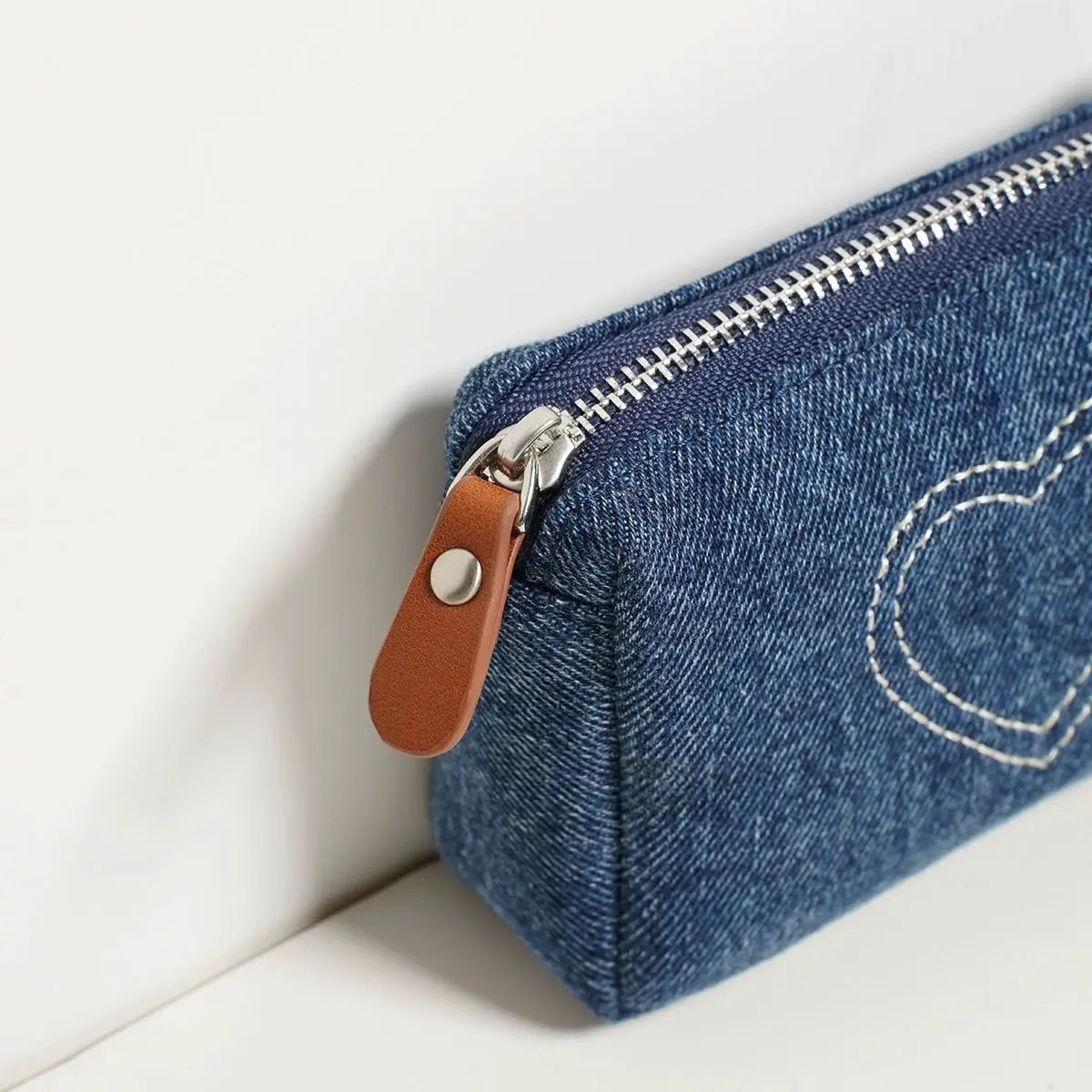 BOMO Retro Style Wallets for Women Heart-shaped Embroider Fashionable Denim Coin Purse Designer Pretty Purses for Women
BOMO Retro Style Wallets for Women Heart-shaped Embroider Fashionable Denim Coin Purse Designer Pretty Purses for Women