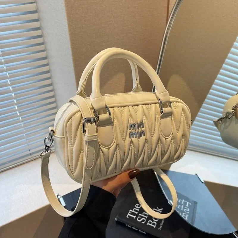 A Must in 2025! Popular Designer Leather Slant Messenger Shoulder Bag for Women - Elegant in Classic Style
A Must in 2025! Popular Designer Leather Slant Messenger Shoulder Bag for Women - Elegant in Classic Style