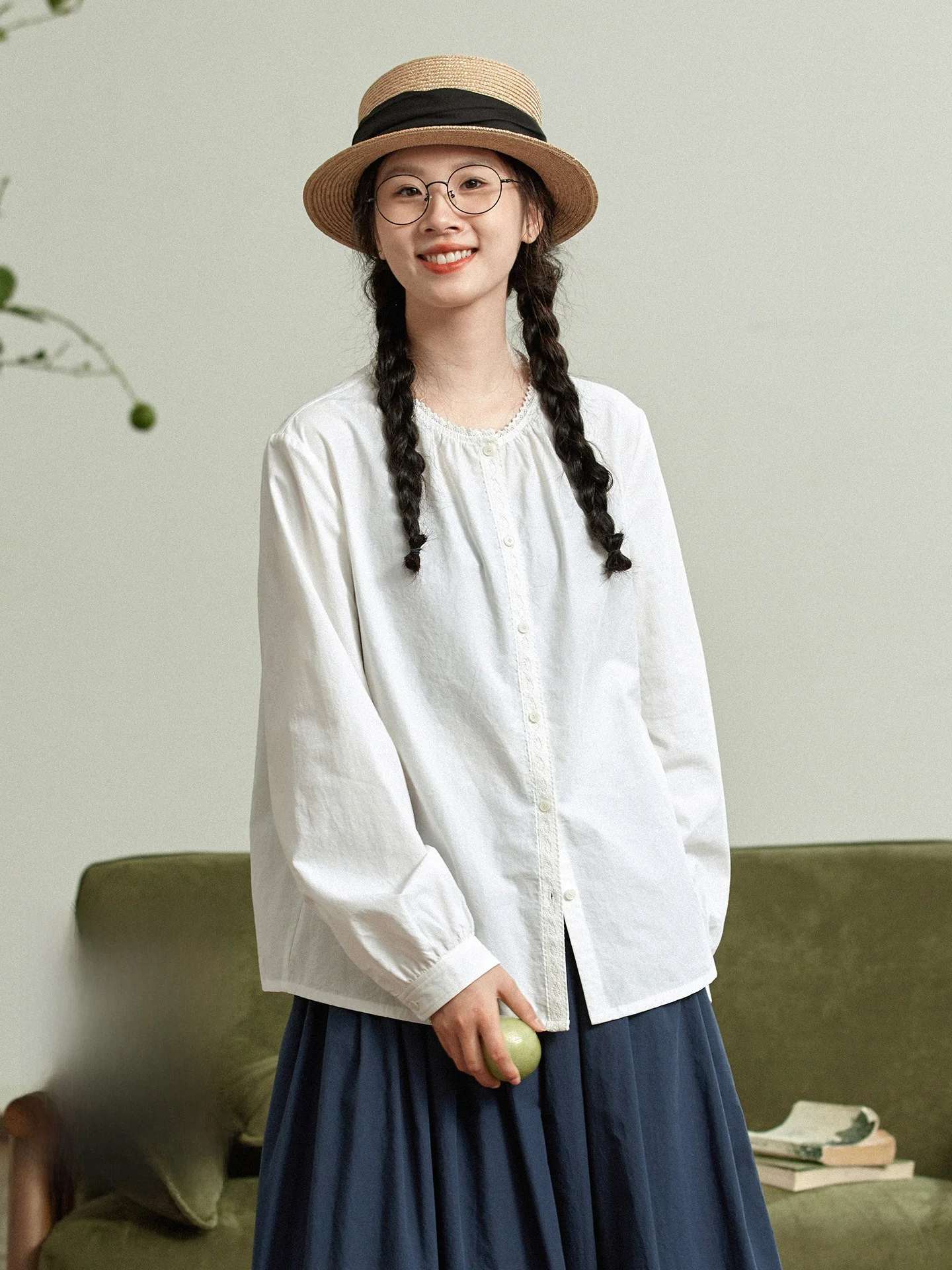 Оригинальный белый топ из чистого хлопка для женщин, свободного кроя, с длинными рукавами, маленьким круглым вырезом, кружевной отделкой, в японском стиле, весенний сезон
Оригинальный белый топ из чистого хлопка для женщин, свободного кроя, с длинными рукавами, маленьким круглым вырезом, кружевной отделкой, в японском стиле, весенний сезон