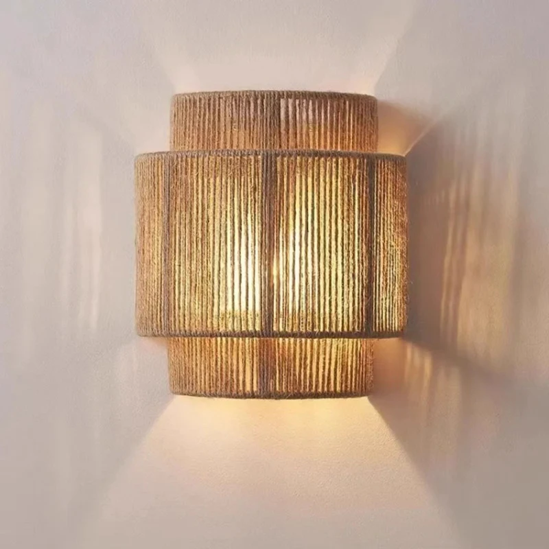 Wabi-Sabi Rattan Weaving Wall Lamp Retro LED Hemp Rope Wall Sconces Living Room Bedroom Bedside Japanese Homestay Corridor Light
Wabi-Sabi Rattan Weaving Wall Lamp Retro LED Hemp Rope Wall Sconces Living Room Bedroom Bedside Japanese Homestay Corridor Light