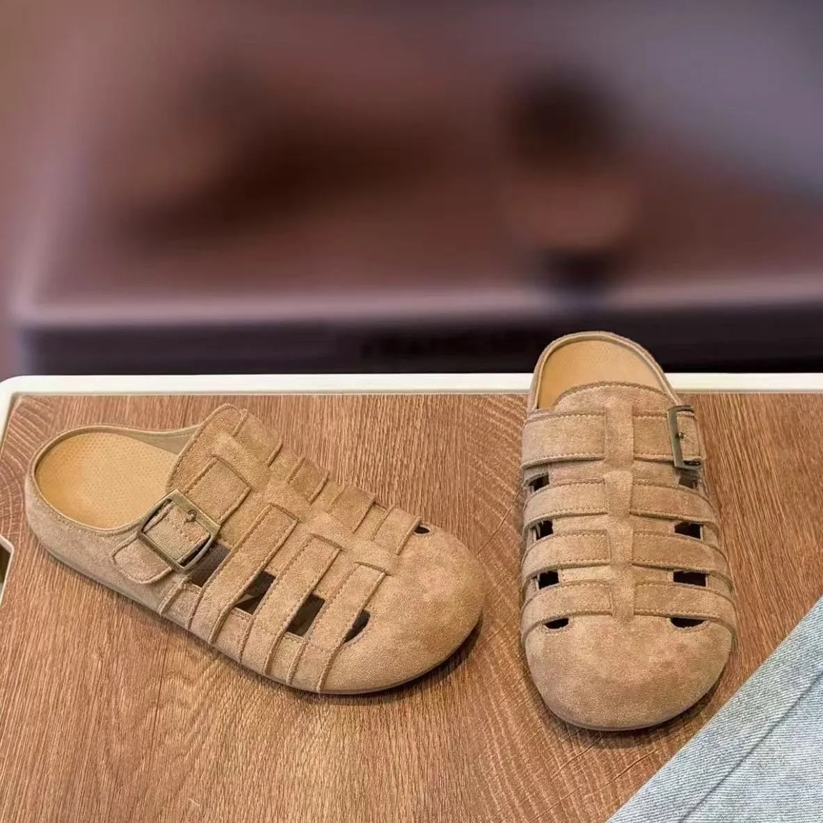 Baotou half slippers for summer wear 2026 new lightweight and non slip retro style buckle with lazy Roman shoes
Baotou half slippers for summer wear 2026 new lightweight and non slip retro style buckle with lazy Roman shoes
