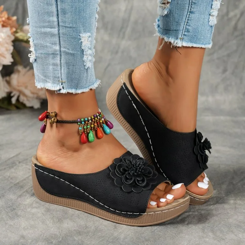 Women Slippers Casual Flower Hollow Wedge Slippers Trend Fashion Beach Shoes Platform Comfortable Non-slip Sandals Slides Women
Women Slippers Casual Flower Hollow Wedge Slippers Trend Fashion Beach Shoes Platform Comfortable Non-slip Sandals Slides Women