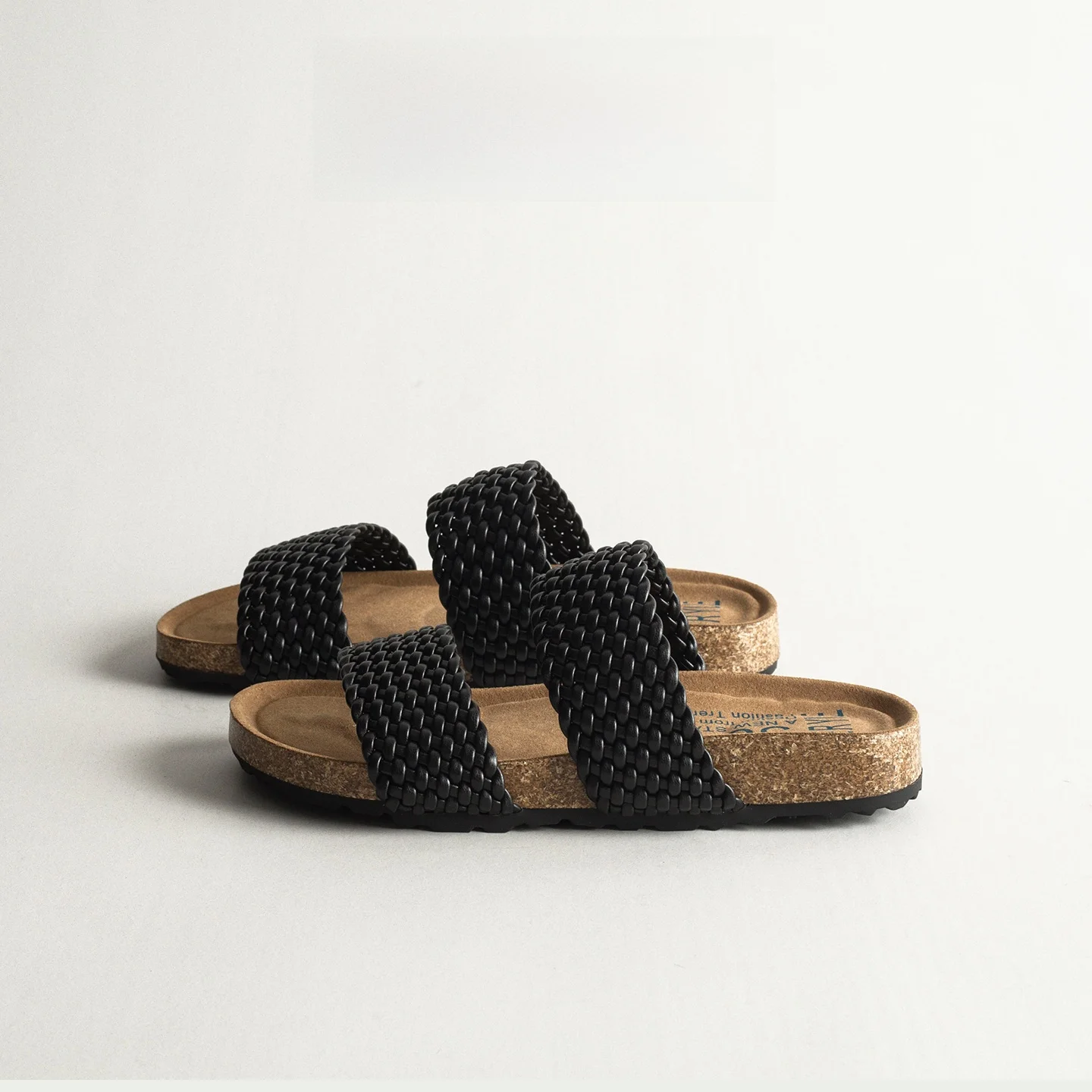Retro Woven Thick Bottom Cork Flat Sandals Women Summer Outdoor Versatile Fashion Casual Open Toe Beach Slippers
Retro Woven Thick Bottom Cork Flat Sandals Women Summer Outdoor Versatile Fashion Casual Open Toe Beach Slippers