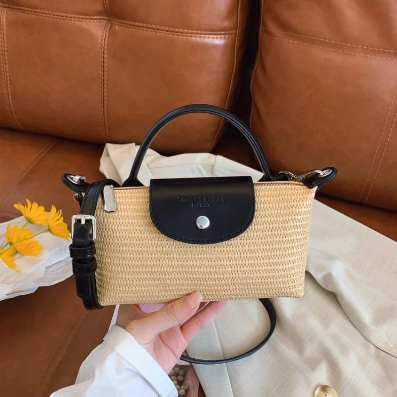 Fashionable Commuter Bag For Ladies With Laptop Sleeve And Water-Resistant Lining Practical For Work And School Use
Fashionable Commuter Bag For Ladies With Laptop Sleeve And Water-Resistant Lining Practical For Work And School Use