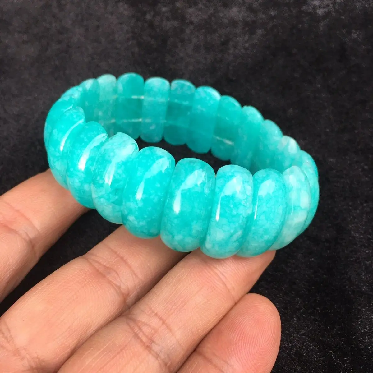 The size of the new natural Brazilian amethyst hand bracelet is about 13 * 18mm, and the women's strawberry crystal bracelet.
The size of the new natural Brazilian amethyst hand bracelet is about 13 * 18mm, and the women's strawberry crystal bracelet.