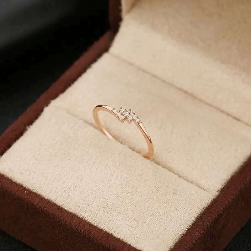 Japanese and Korean three row nine diamond S925 ring female rose gold simple temperament versatile
Japanese and Korean three row nine diamond S925 ring female rose gold simple temperament versatile