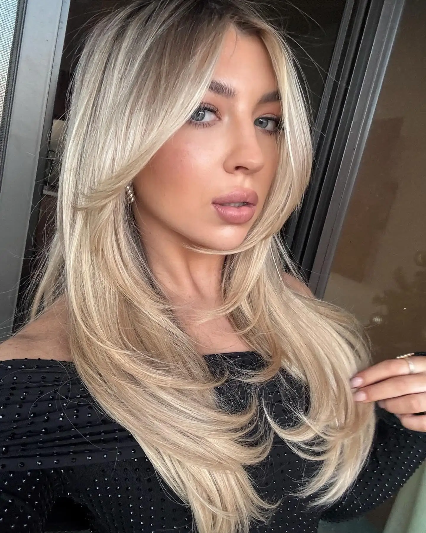 Women’s Wig long Wave Ombre Blonde Wigs Dark Roots Layered Lace Wigs 13x4 Lace Front Wigs For Women Daily Use
Women’s Wig long Wave Ombre Blonde Wigs Dark Roots Layered Lace Wigs 13x4 Lace Front Wigs For Women Daily Use