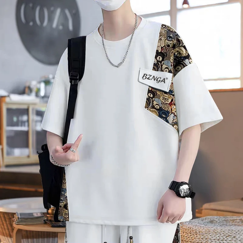 Новый китайский повседневный мужской спортивный комплект: футболка с коротким рукавом и шорты, свободный крой, большие размеры, летняя спортивная одежда, модный и универсальный.
Новый китайский повседневный мужской спортивный комплект: футболка с коротким рукавом и шорты, свободный крой, большие размеры, летняя спортивная одежда, модный и универсальный.