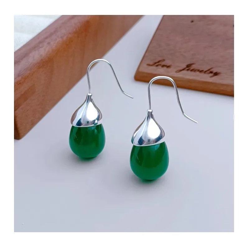 French Retro Style Red Stud Earrings Atmospheric Sense of High-end Women's Earrings Design Sense Qingdao Jewelry Earrings Niche
French Retro Style Red Stud Earrings Atmospheric Sense of High-end Women's Earrings Design Sense Qingdao Jewelry Earrings Niche