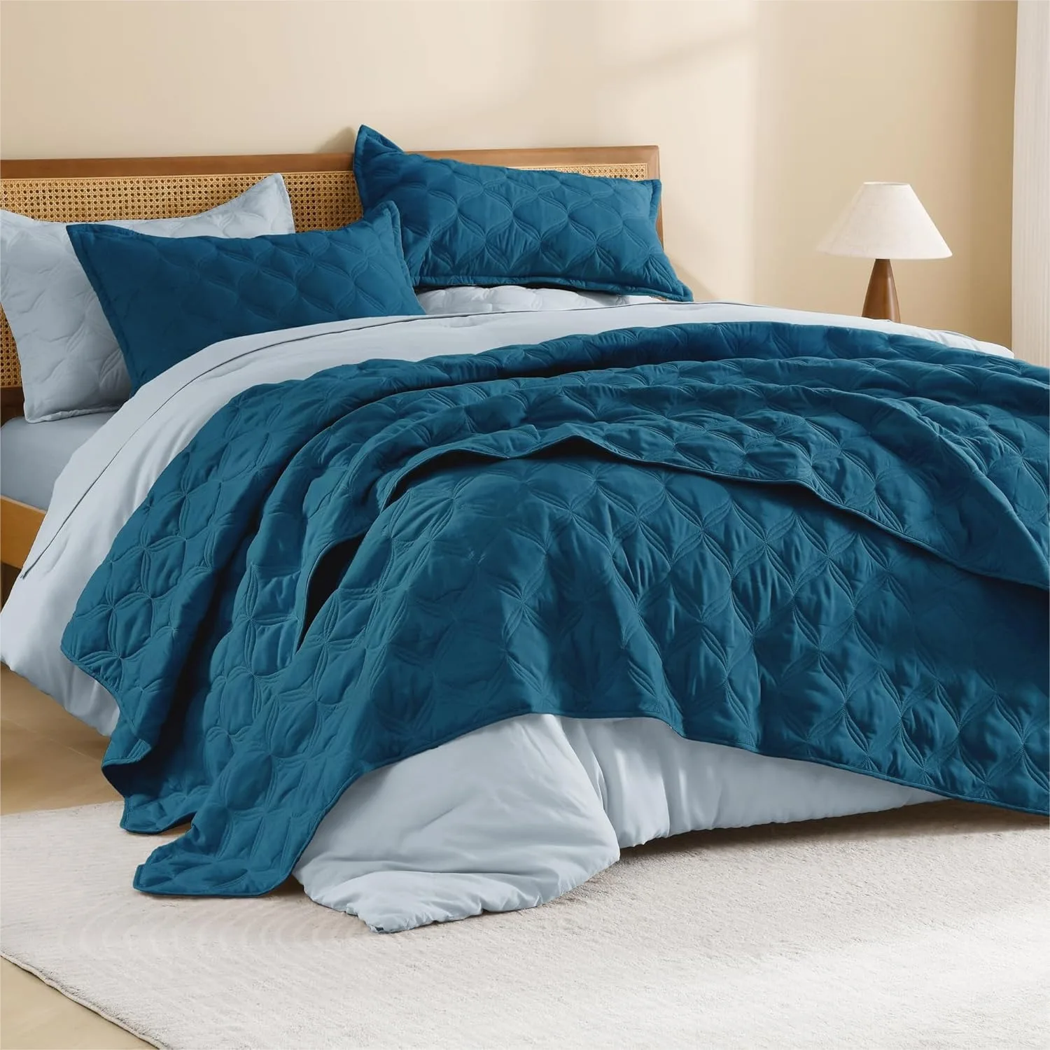 King Size Quilt Bedding Set - Teal Lightweight Comforter & Coverlet for All Seasons - 3 Pieces (1 Quilt, 2 Pillowcases)
King Size Quilt Bedding Set - Teal Lightweight Comforter & Coverlet for All Seasons - 3 Pieces (1 Quilt, 2 Pillowcases)