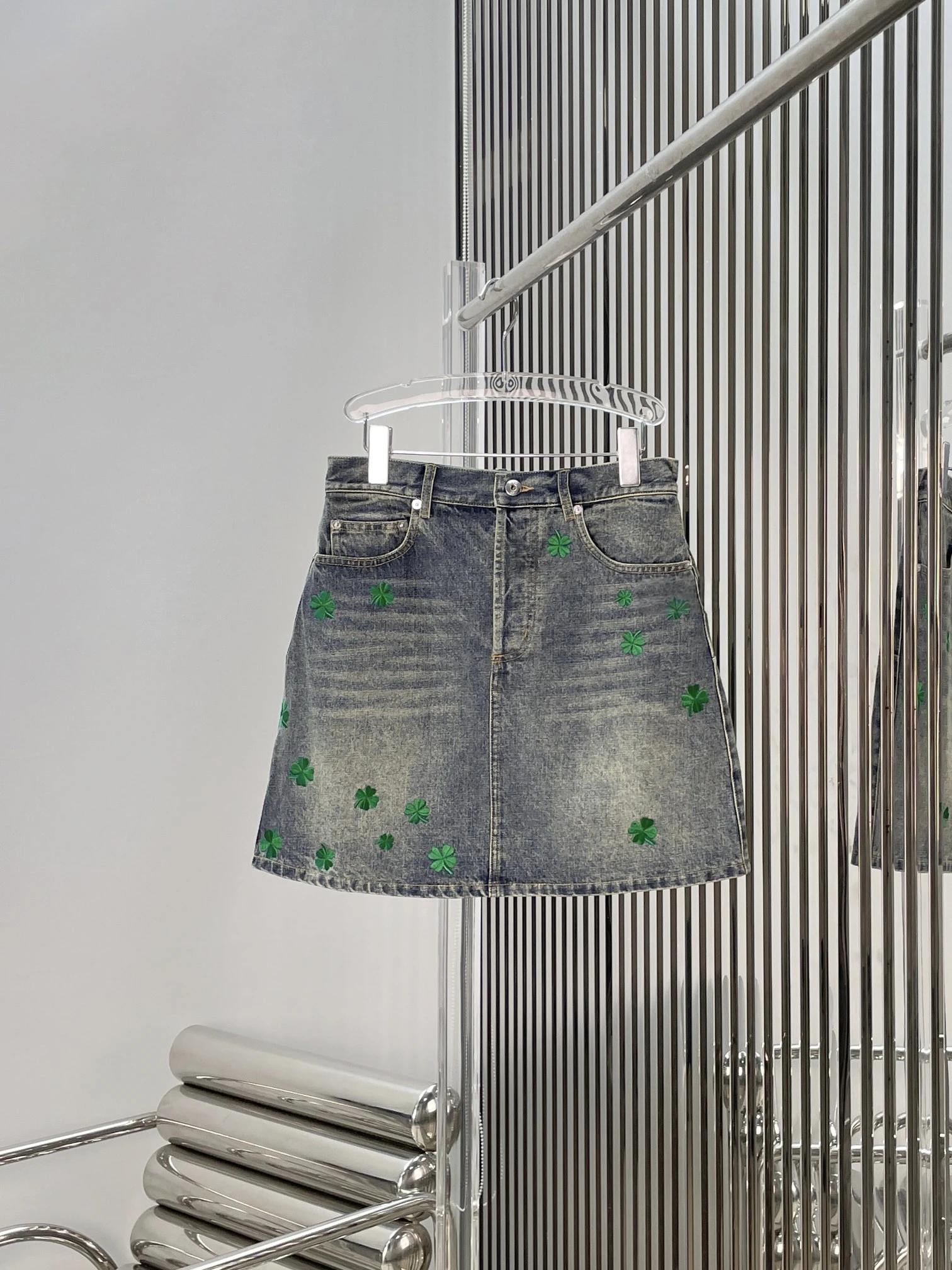 Women's Heavy Embroidery Four Leaf Clover Denim Skirt Retro Washed Versatile Fashionable High Waist Cotton A-Line Skirt
Women's Heavy Embroidery Four Leaf Clover Denim Skirt Retro Washed Versatile Fashionable High Waist Cotton A-Line Skirt