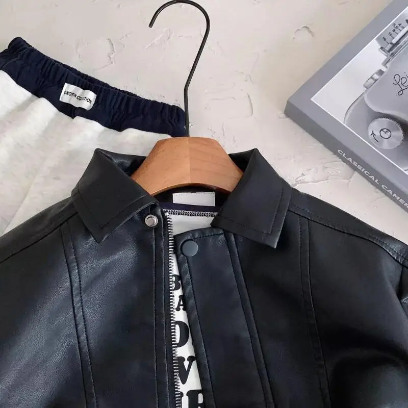 Кожаная куртка Leatherkids для мальчиков и девочек, весенне-осенняя, в стиле ретро, мотоциклетная, корейский стиль, для малышей и детей младшего возраста, крутые стильные топы
Кожаная куртка Leatherkids для мальчиков и девочек, весенне-осенняя, в стиле ретро, мотоциклетная, корейский стиль, для малышей и детей младшего возраста, крутые стильные топы