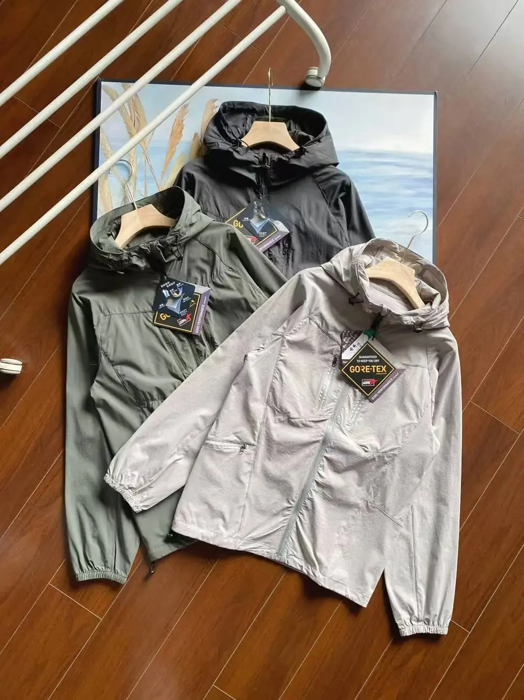 Unisex Lightweight Hooded Zipper Jacket Couple's Fashion Sun Protection Thin Skin Clothes Spring Summer Season Long Sleeve
Unisex Lightweight Hooded Zipper Jacket Couple's Fashion Sun Protection Thin Skin Clothes Spring Summer Season Long Sleeve
