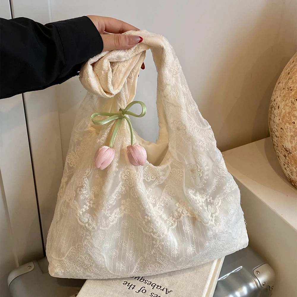 Стильные бежевые сумки через плечо с кружевным дизайном для женщин: вместительные, для повседневных покупок и поездок на работу, новинка весенней коллекции, нежные женские сумочки.
Стильные бежевые сумки через плечо с кружевным дизайном для женщин: вместительные, для повседневных покупок и поездок на работу, новинка весенней коллекции, нежные женские сумочки.