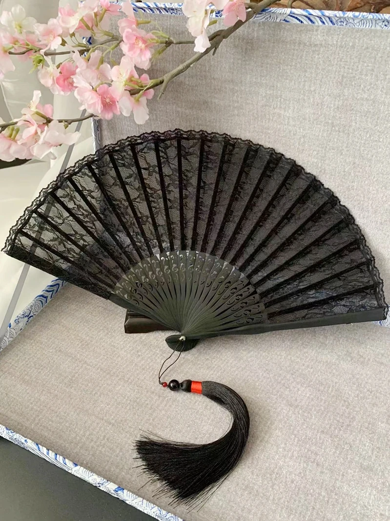 Bla Lace Fan Ladies Small Fan Vintage Sle Match Dance Pure Color Handmade Bamboo Bone Hollow out Design
Bla Lace Fan Ladies Small Fan Vintage Sle Match Dance Pure Color Handmade Bamboo Bone Hollow out Design