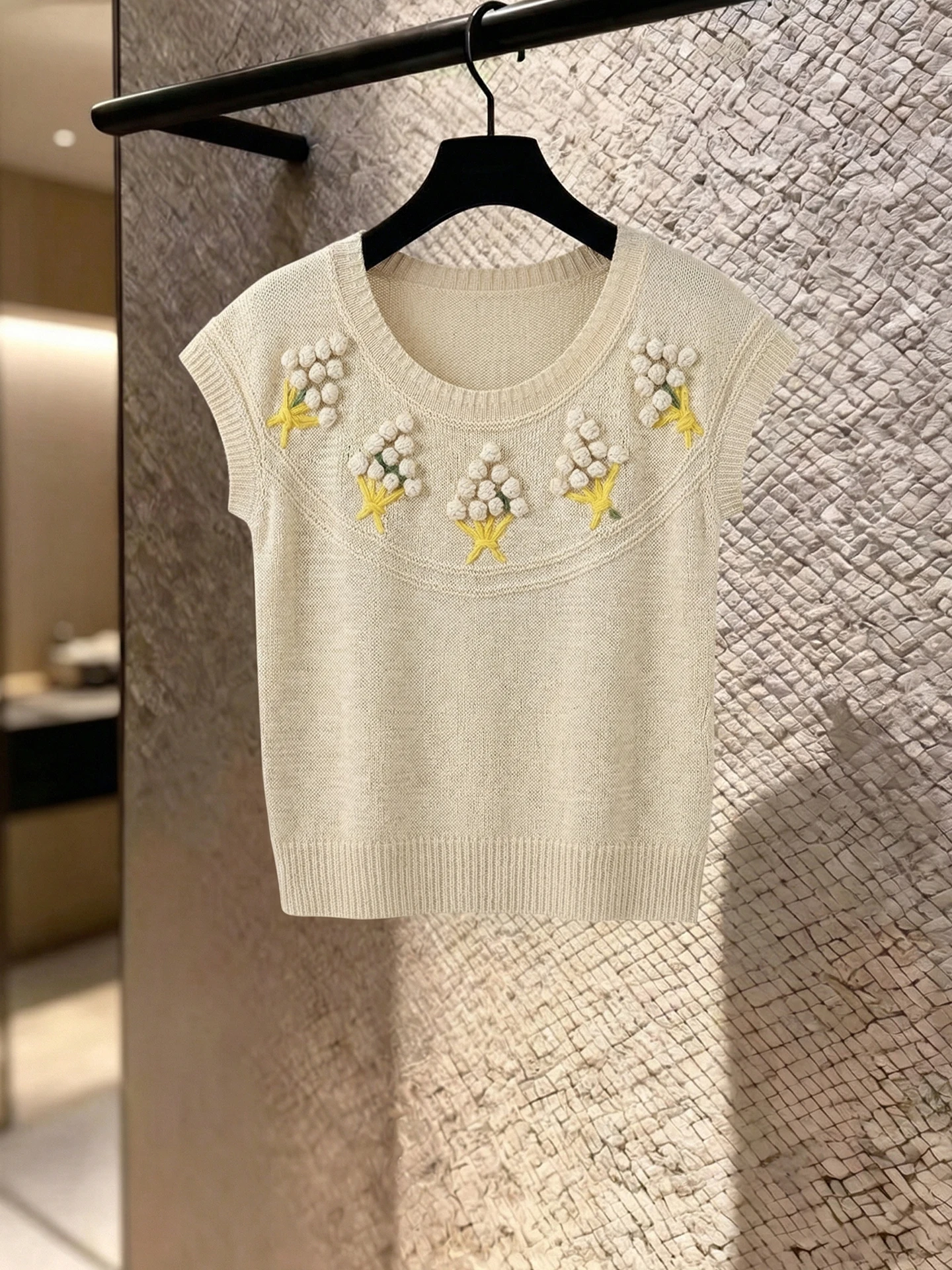 Soft Skin-Friendly Korean Style Casual Knitted Top Fashionable Design Summer Lazy Versatile Overhead Shirt Women's Fashion
Soft Skin-Friendly Korean Style Casual Knitted Top Fashionable Design Summer Lazy Versatile Overhead Shirt Women's Fashion