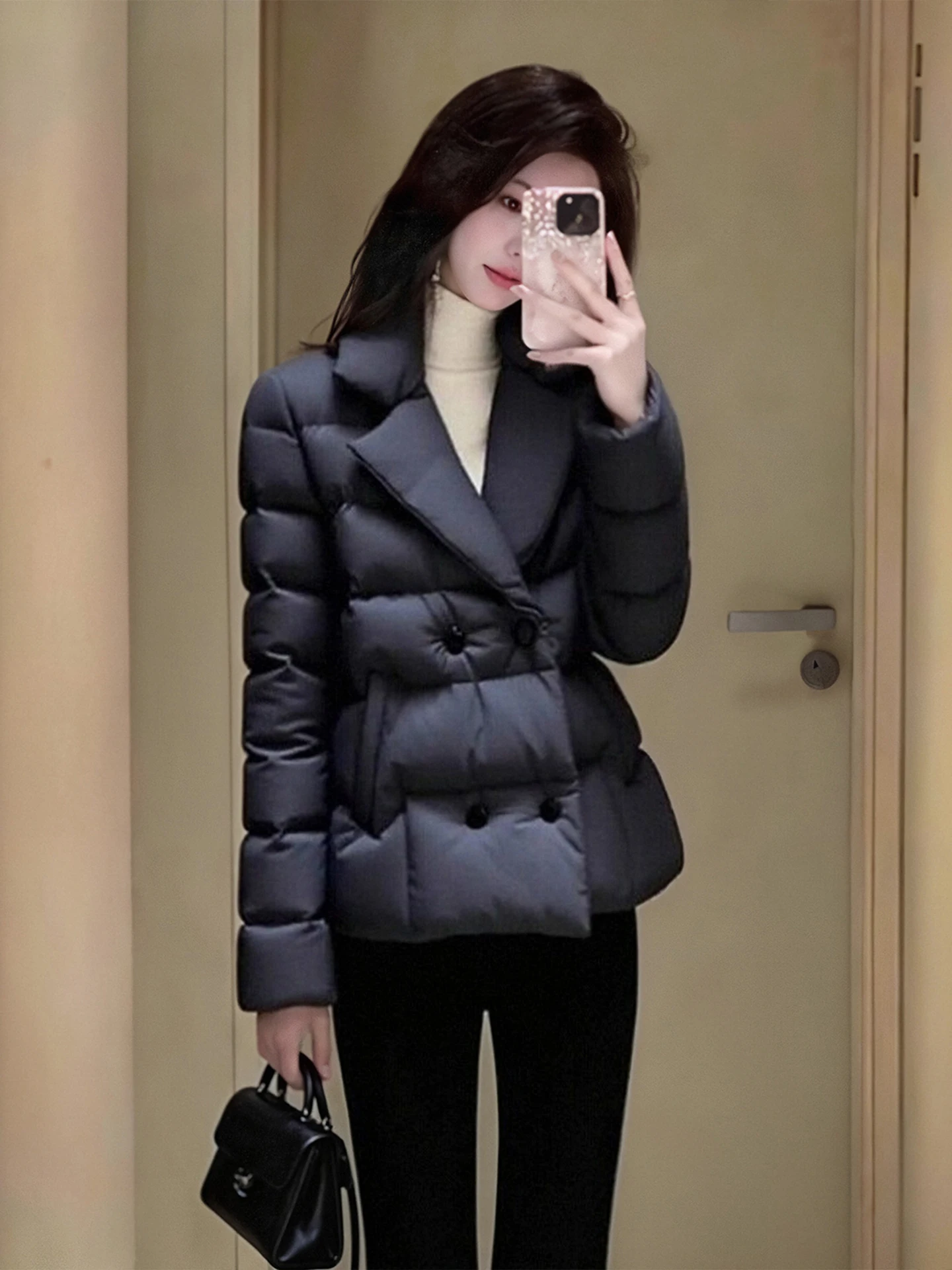 Зимняя женская куртка Bla Suit с отложным воротником, утепленная хлопком, больших размеров, для полных женщин, высокого качества, универсальная, для повседневной носки, с хлопковым наполнителем.
Зимняя женская куртка Bla Suit с отложным воротником, утепленная хлопком, больших размеров, для полных женщин, высокого качества, универсальная, для повседневной носки, с хлопковым наполнителем.