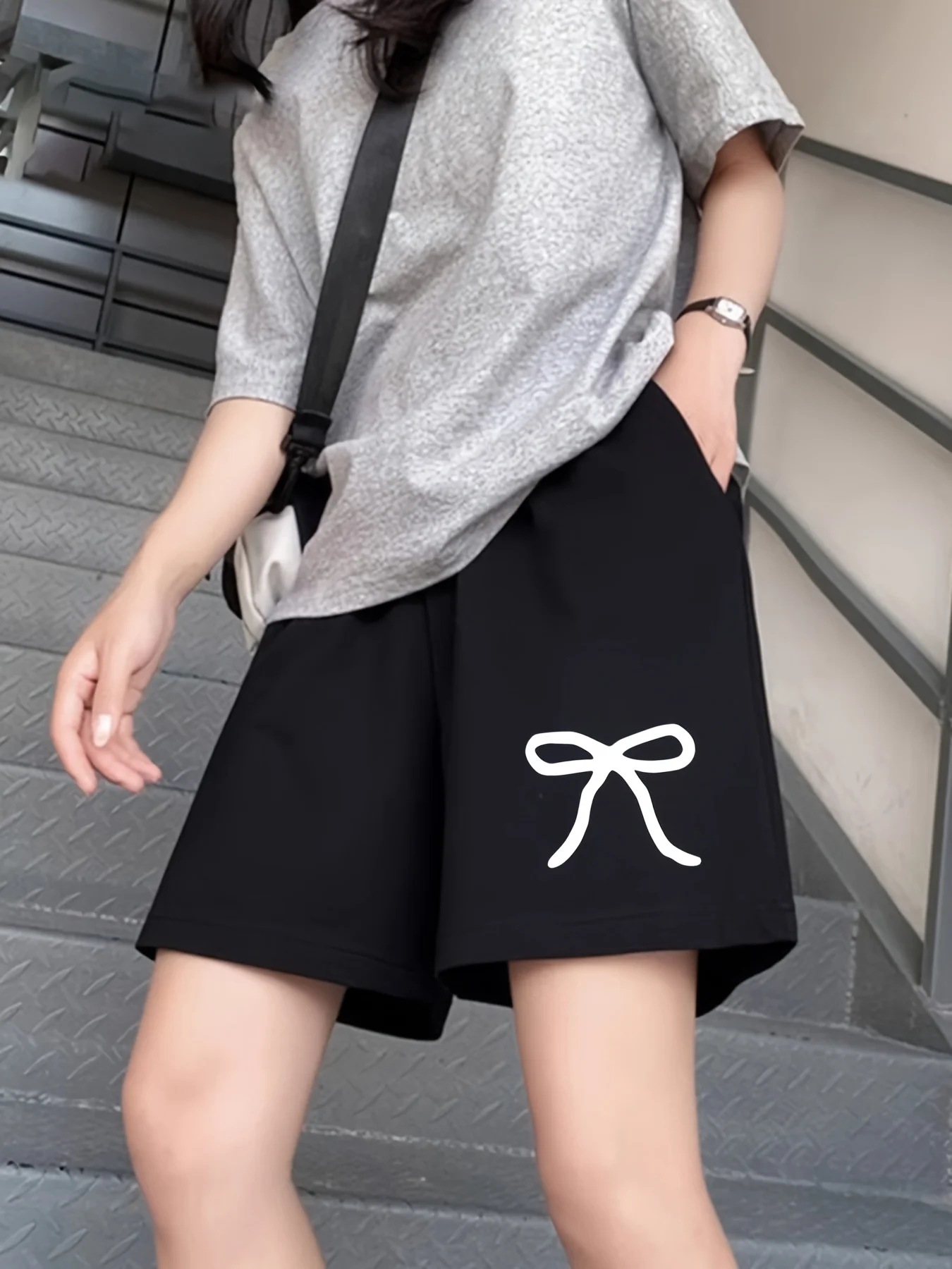 2026 Women's Summer Casual Shorts Bow Print Loose Fit Stylish and Versatile Suitable for Gym and Lounge Wear
2026 Women's Summer Casual Shorts Bow Print Loose Fit Stylish and Versatile Suitable for Gym and Lounge Wear
